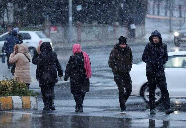 İstanbul alarmda! Fırtına şiddetini artırdı, Galata Kulesi güvenlik çemberine alındı İstanbul alarmda! Fırtına şiddetini artırdı, Galata Kulesi güvenlik çemberine alındı