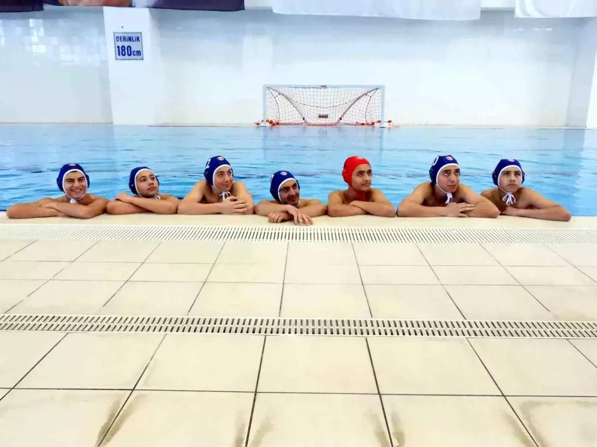 Kepez'in su topu takımı yarı finale kaldı