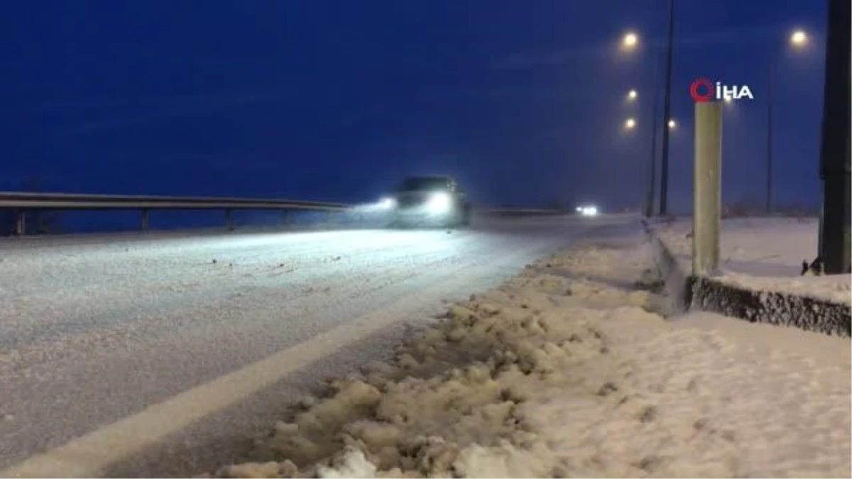 Konya\'da kar yağışından okullar tatil oldu, yollar ulaşıma kapandı