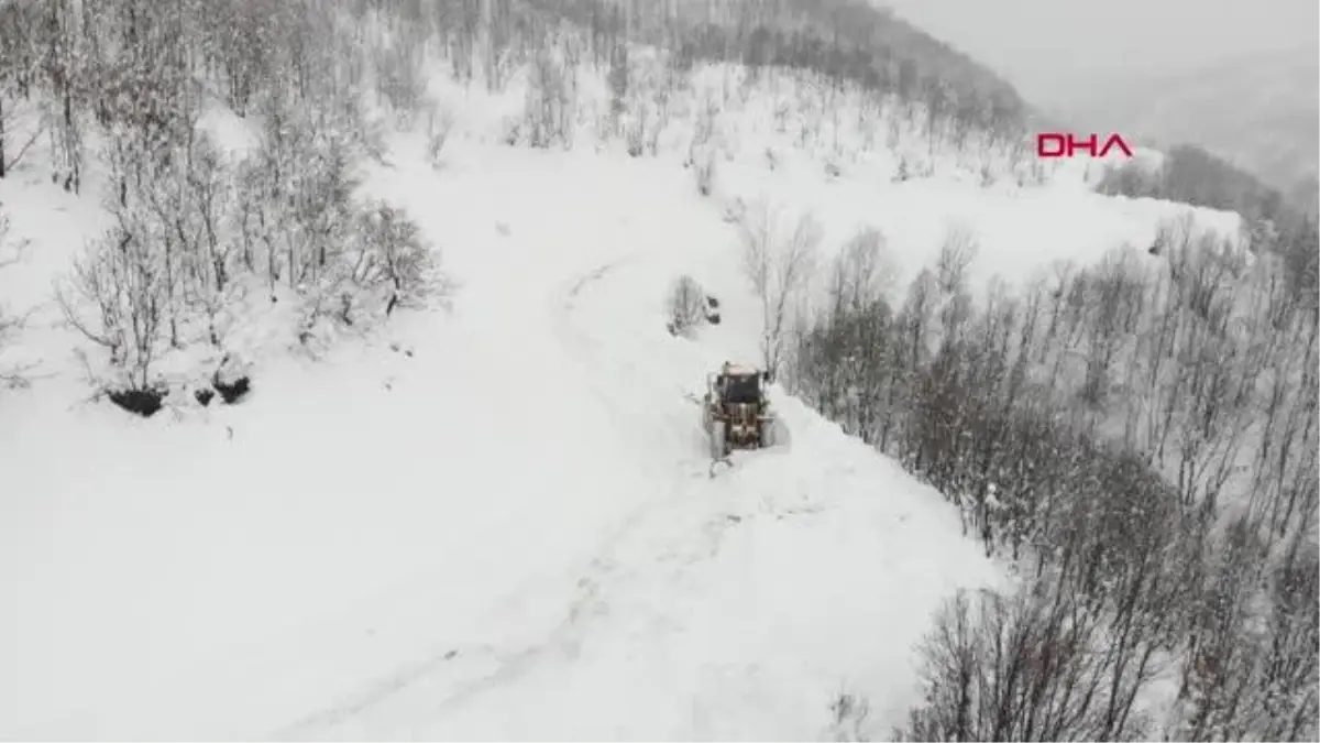 MUŞ\'TA ÇIĞ TEHLİKESİ ALTINDA ZORLU KARLA MÜCADELE