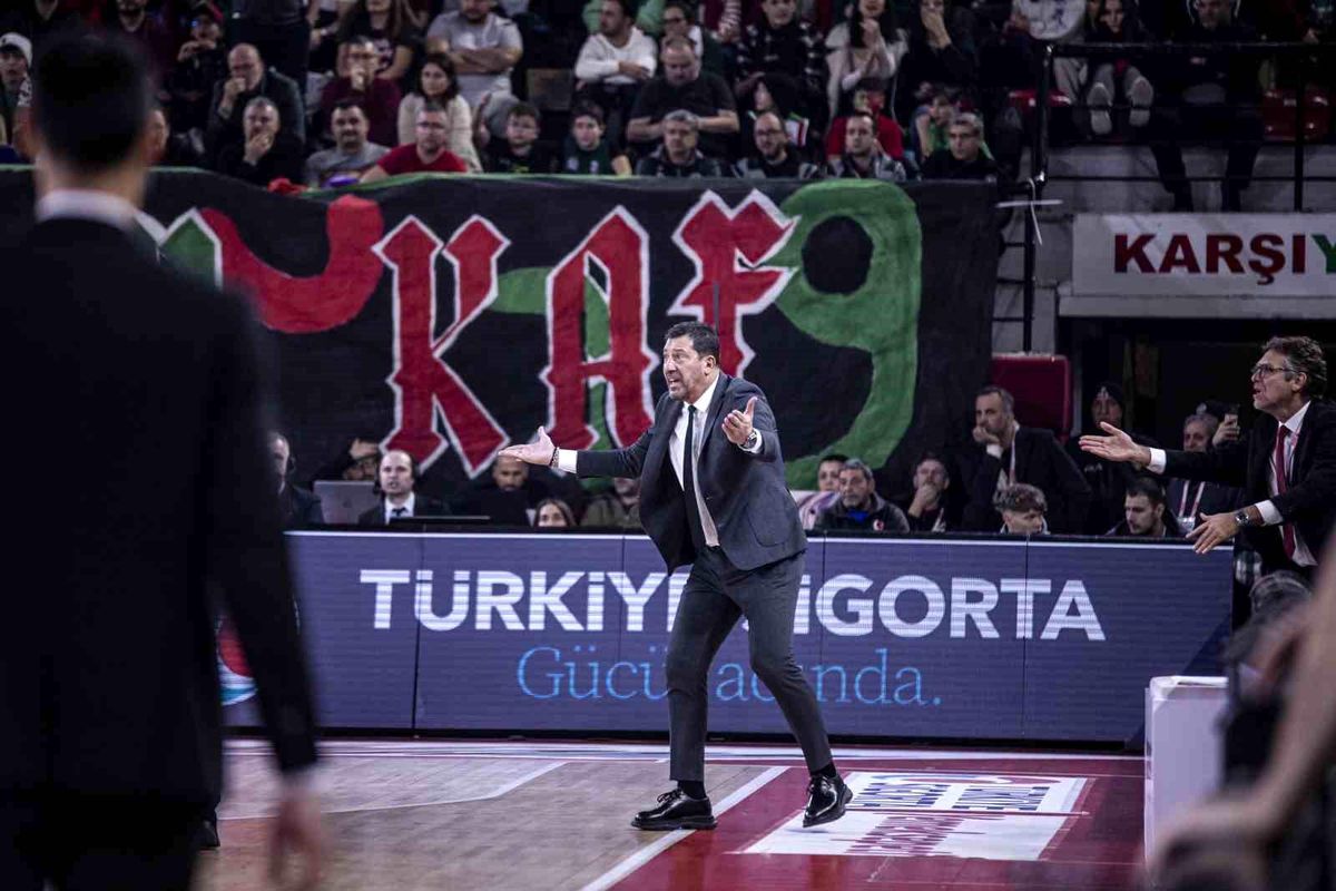 Pınar Karşıyaka, taraftarıyla güzel