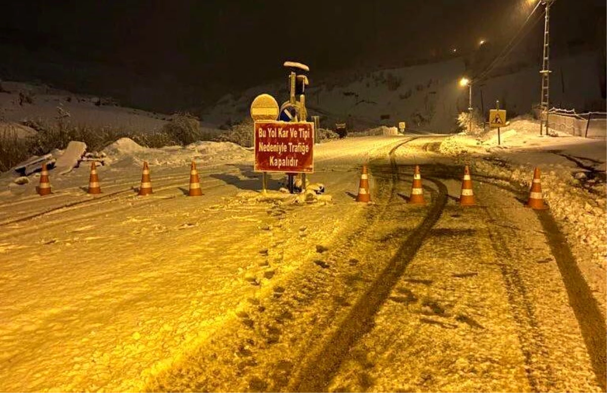Siirt-Şırnak kara yolu kar ve tipi nedeniyle ulaşıma kapandı