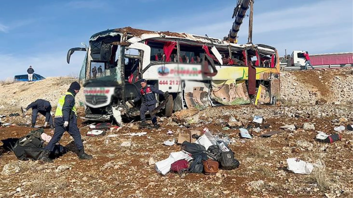 Son Dakika! Diyarbakır\'dan Bodrum\'a giden yolcu otobüsü devrildi: 8 kişi öldü, 35 kişi yaralandı
