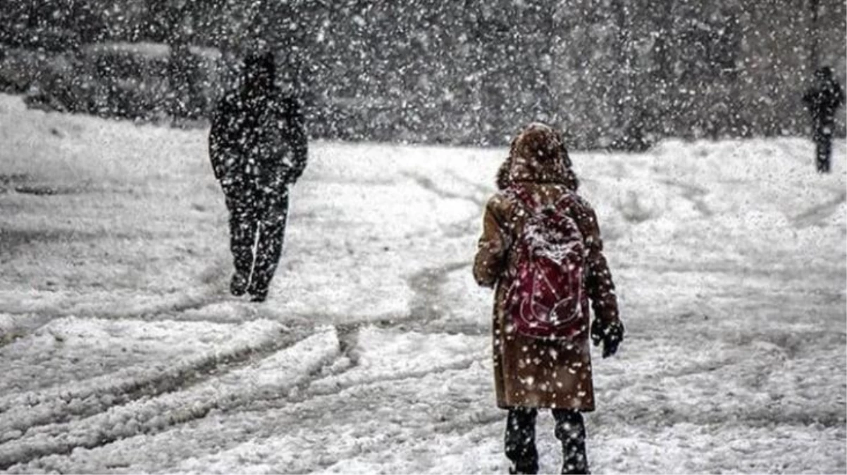 Son Dakika: İstanbul ve Ankara\'da şiddetli kar yağışı nedeniyle eğitime 1 gün ara verildi
