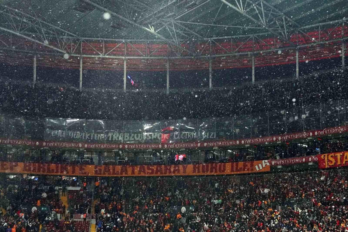 Spor Toto Süper Lig: Galatasaray: 1 Trabzonspor: 1 (Maç devam ediyor)