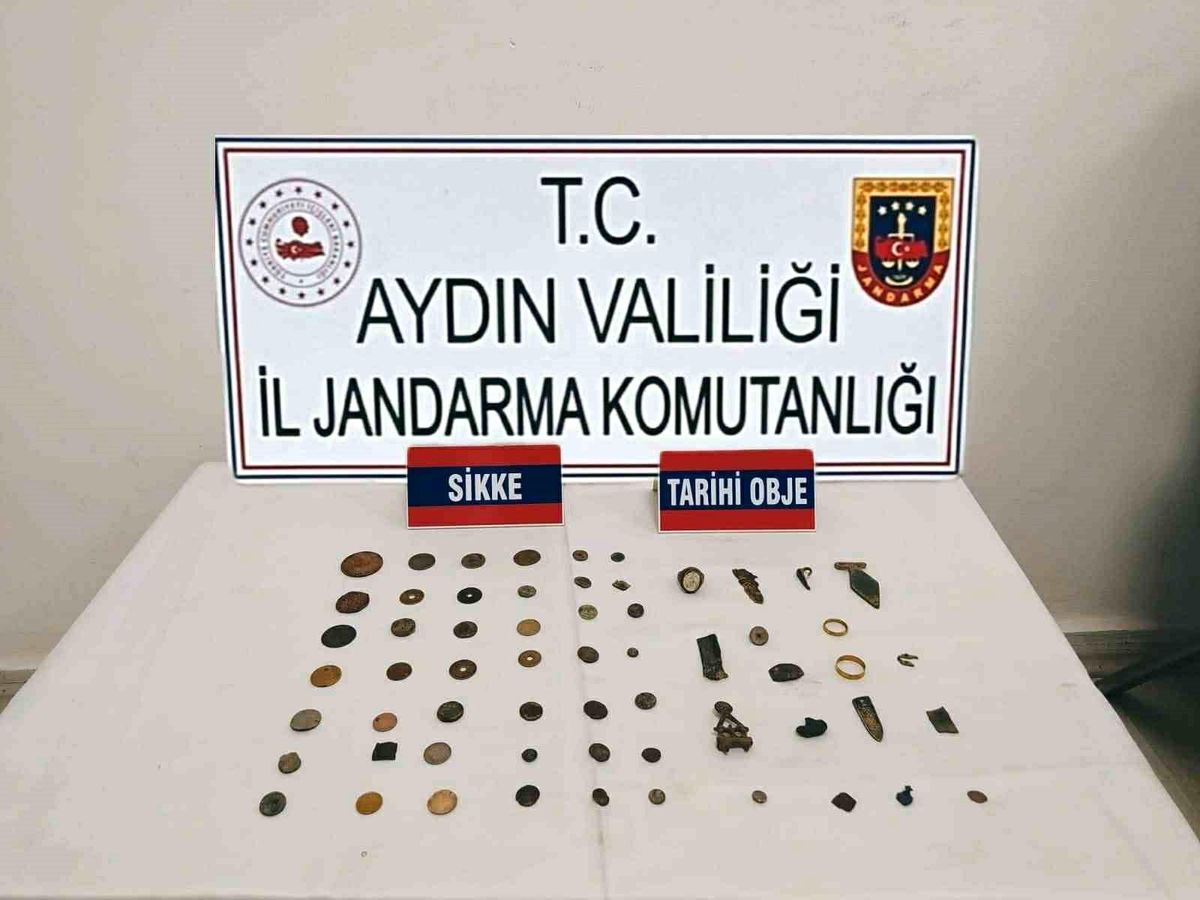 Tarihi sikke ve objeleri satmaya çalışırken yakalandı