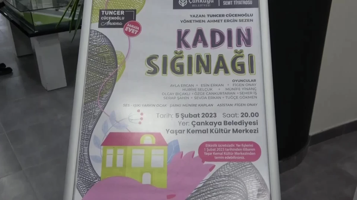 "Kadın Sığınağı" Adlı Tiyatro Oyunu Prömiyerini Yaptı