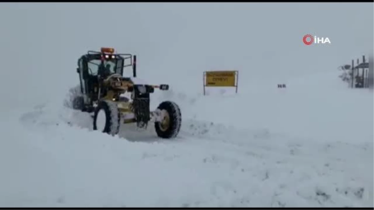 Tunceli\'de karla mücadele çalışması aralıksız sürüyor