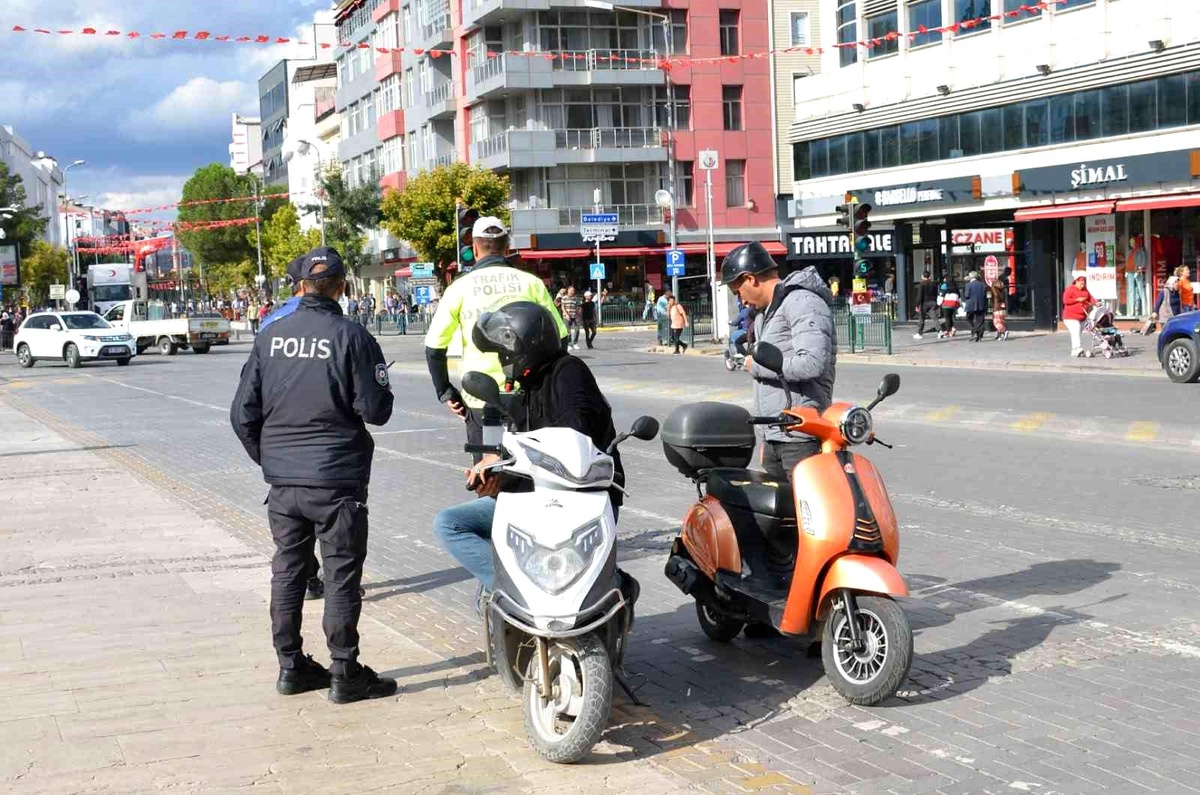 Uşak\'ta bin 81 sürücüye para cezası kesildi