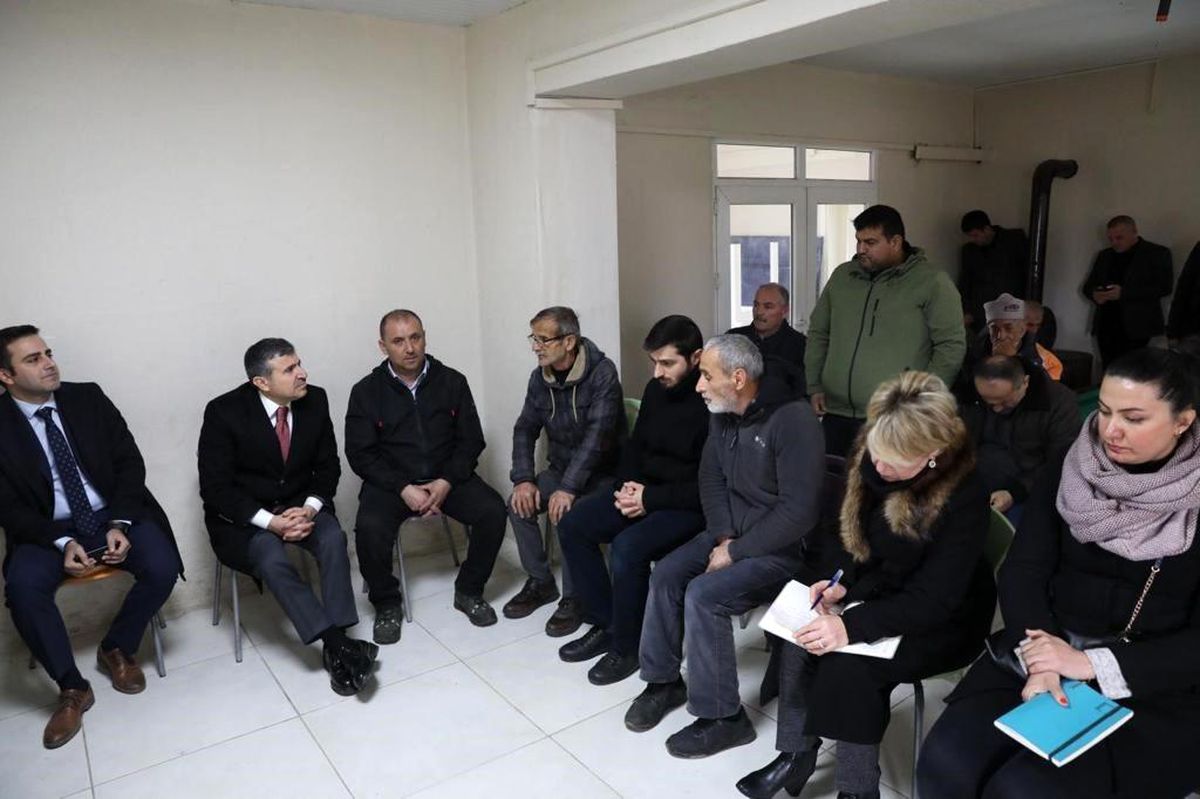 Vali Atay köy mesaisinde