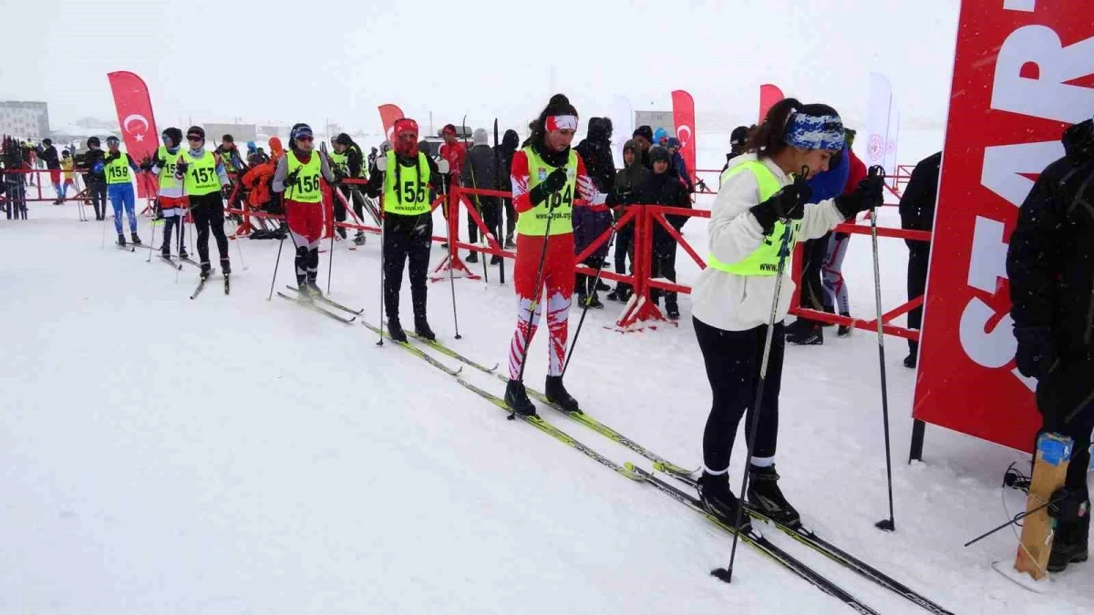 Yüksekova\'da \'Kayaklı Koşu Eleme Yarışması\' heyecanı