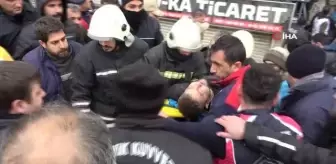 8 katlı enkazdan 1'i engelli 3 kişi kurtarıldı