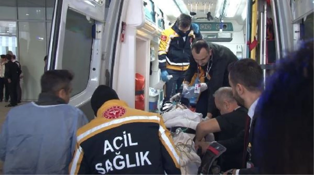 Adıyaman\'daki depremde yaralanan 4 kişi, ambulans uçakla Ankara\'ya getirildi