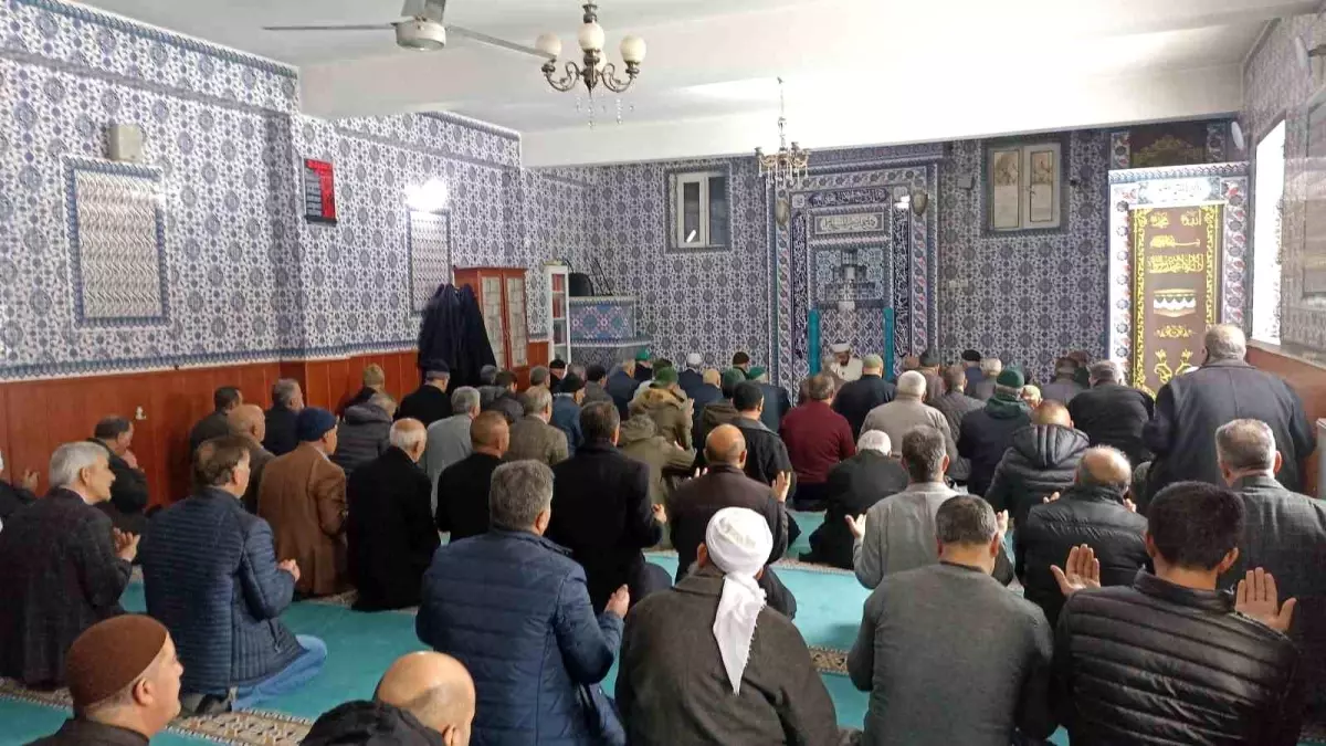 Ağrı\'da depremzedeler için dualar edildi