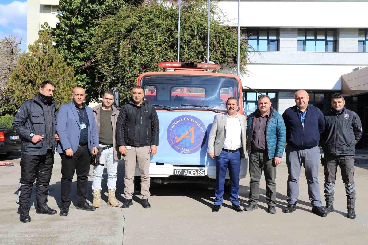 Akdeniz Üniversitesi deprem bölgesine merhem olmaya çalışıyor