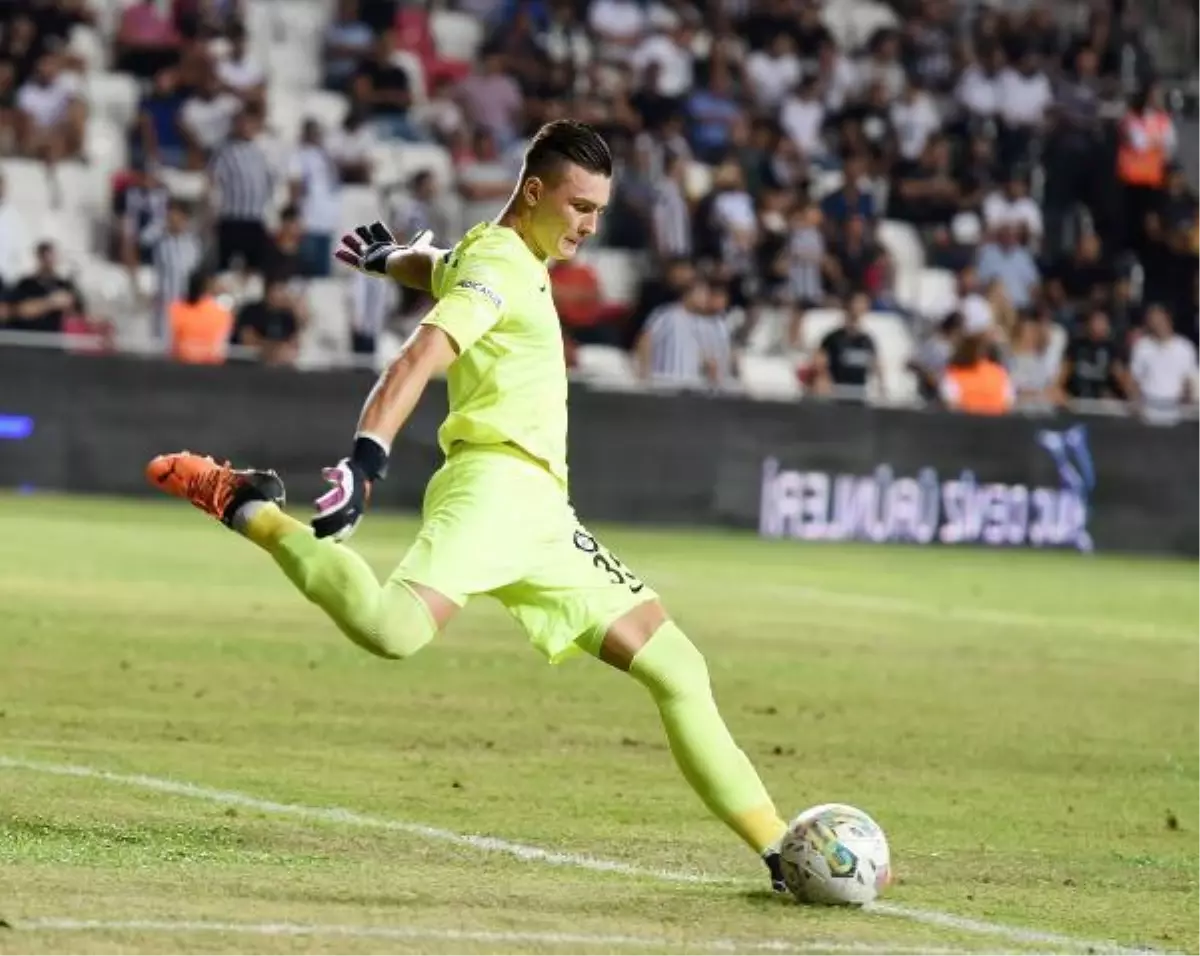 Altay\'da görev sırası kaleci Eren\'de