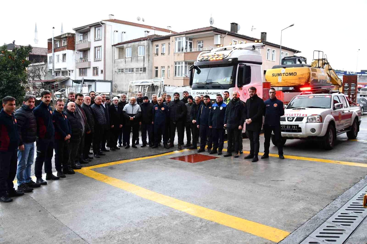 Altınova\'dan deprem bölgesine ilk sevkiyat