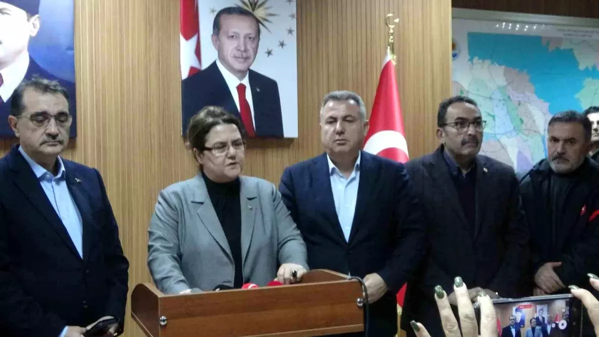 Bakanlar Adana\'da açıklama yaptı: 7 bina yıkıldı, 36 can kaybı var, enerji altyapılarında ciddi hasar var