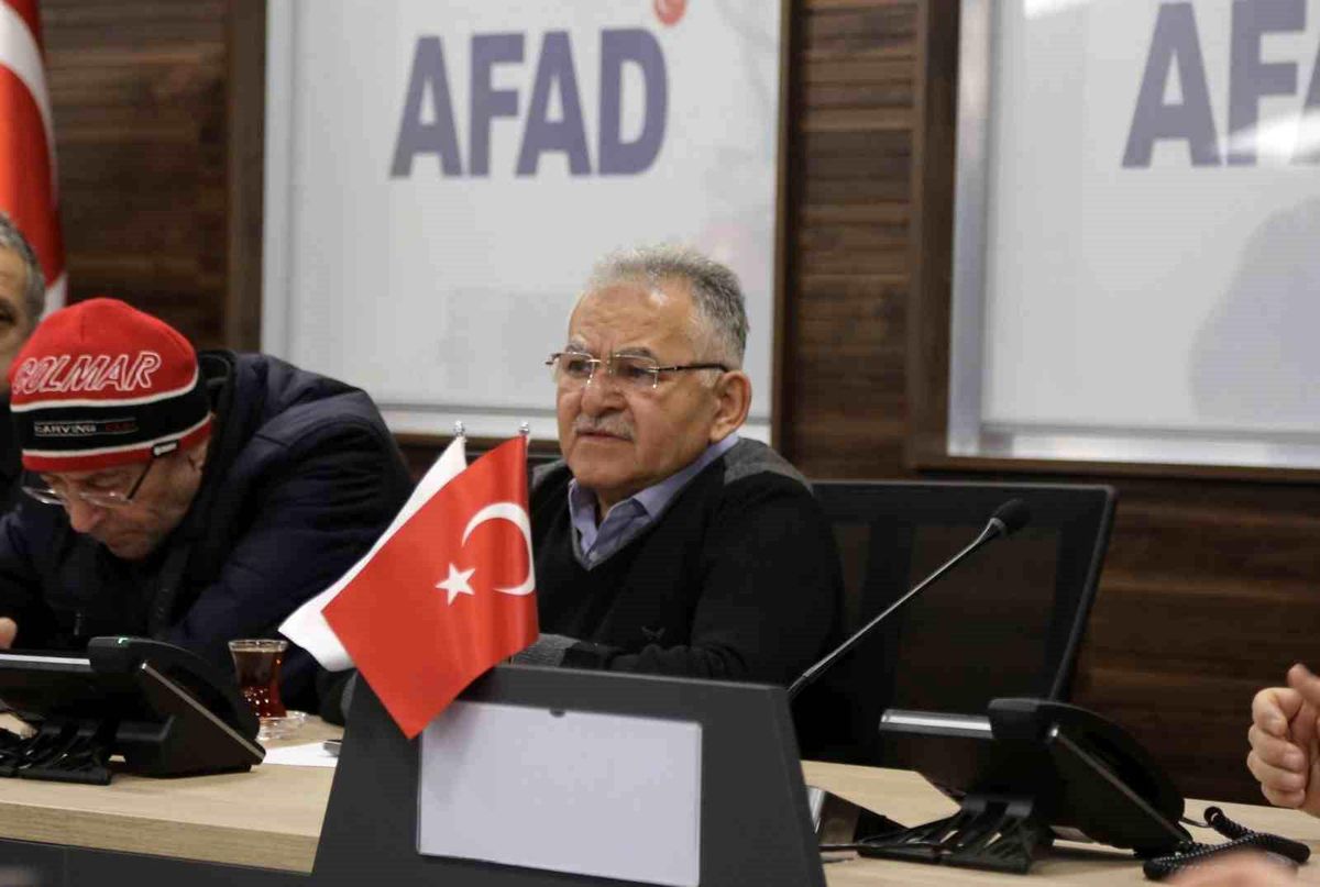 Başkan Büyükkılıç, Vali Çiçek başkanlığında Deprem Kriz Masası\'na katıldı