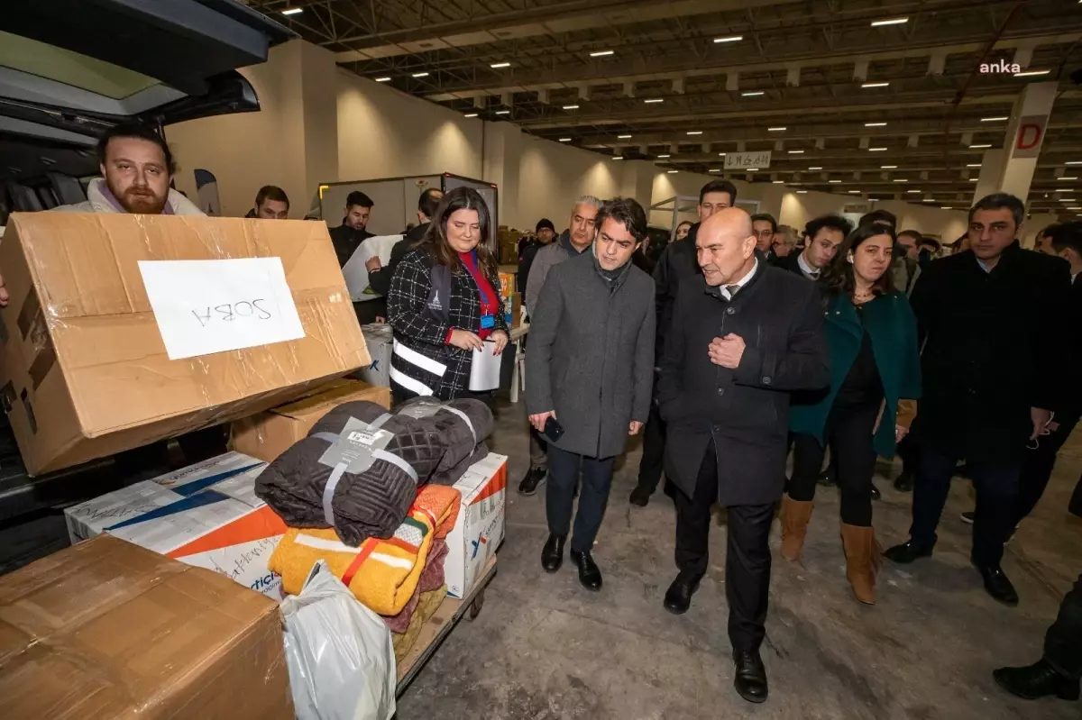 Başkan Soyer Yardımların Toplandığı Fuar İzmir\'i Ziyaret Etti
