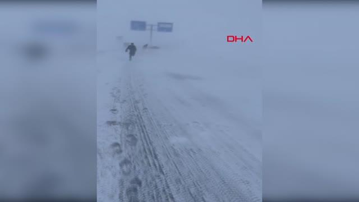 BİTLİS\'TE OKULLAR 3 GÜN TATİL EDİLDİ; ARAÇLAR YOLDA KALDI