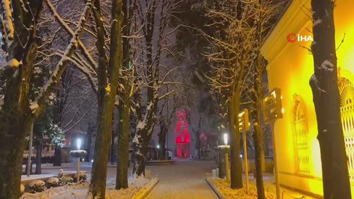 Bursa\'da şiddetli kar yağışı etkisini gösterdi