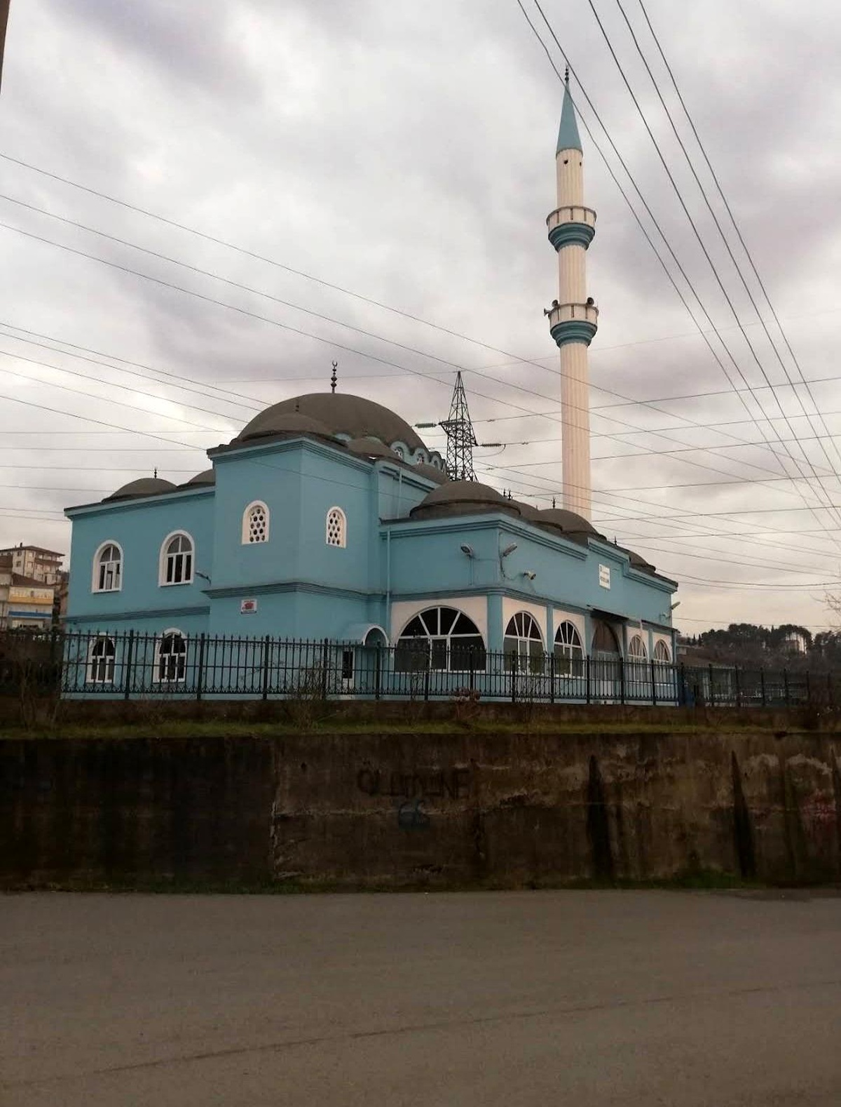 Cami hırsızları yakayı ele verdi