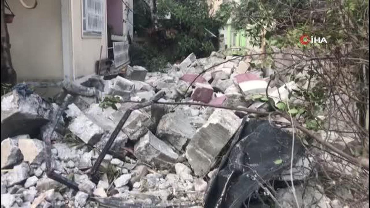 Caminin yıkılan duvarının altında kalan kadın hayatını kaybetti