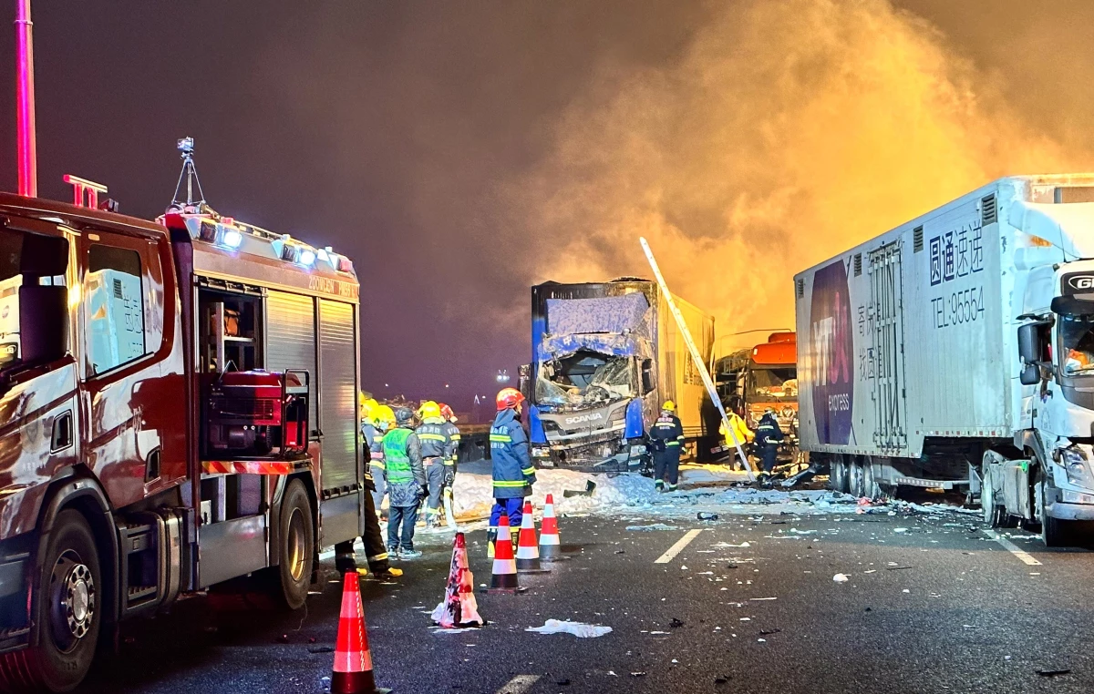 Çin\'de Zincirleme Trafik Kazası: 16 Ölü