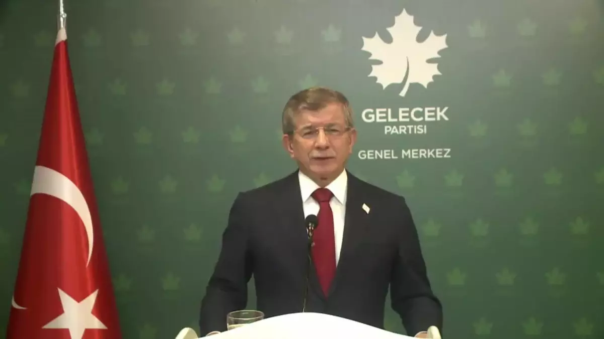 Davutoğlu: "Kardeş Aile\' Kampanyası Başlatarak Depremzede Kardeşlerimizle Kader Birliğimizi Bir Aile Birliğine Dönüştüreceğiz"