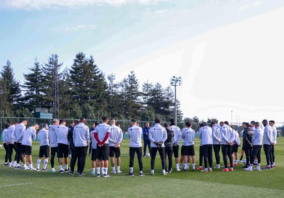 Deplasman fobisi Trabzonspor\'u şampiyonluk yarışından uzaklaştırdı.