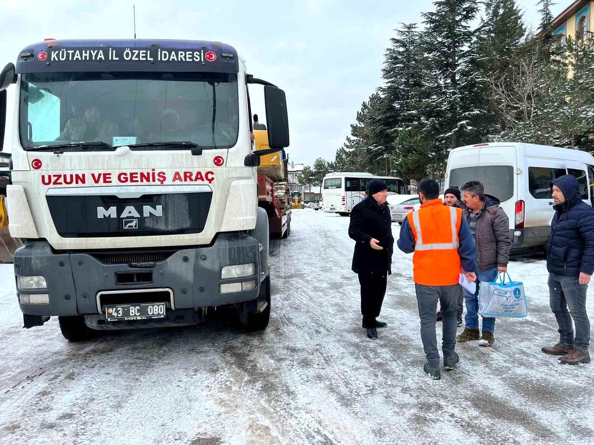 Deprem bölgesine Kütahya\'dan ağır iş makineleri, kamyonlar ve yükleyiciler gönderildi