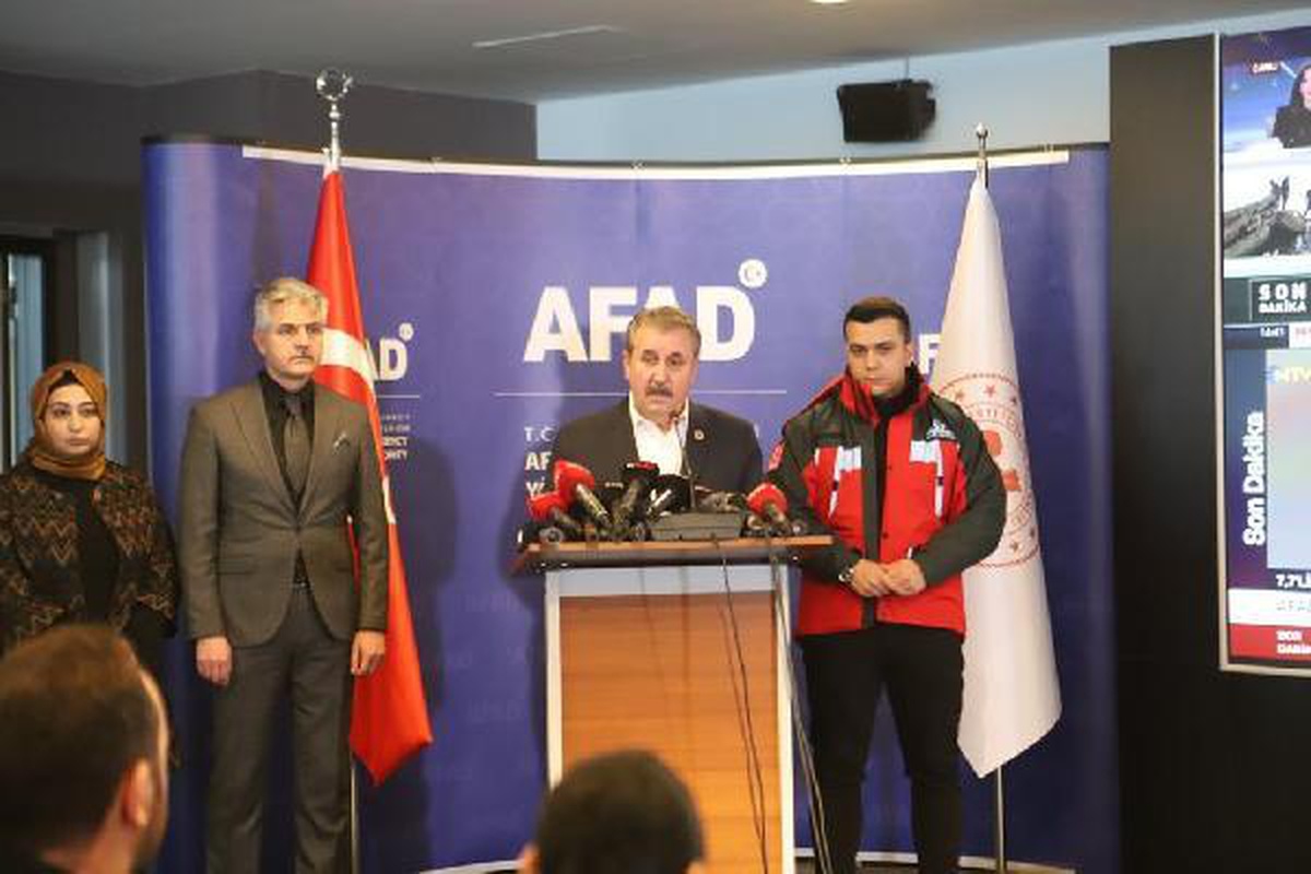 Destici: Partiler kalan 3 milyar liralık hazine yardımını deprem bölgelerine bağışlasın