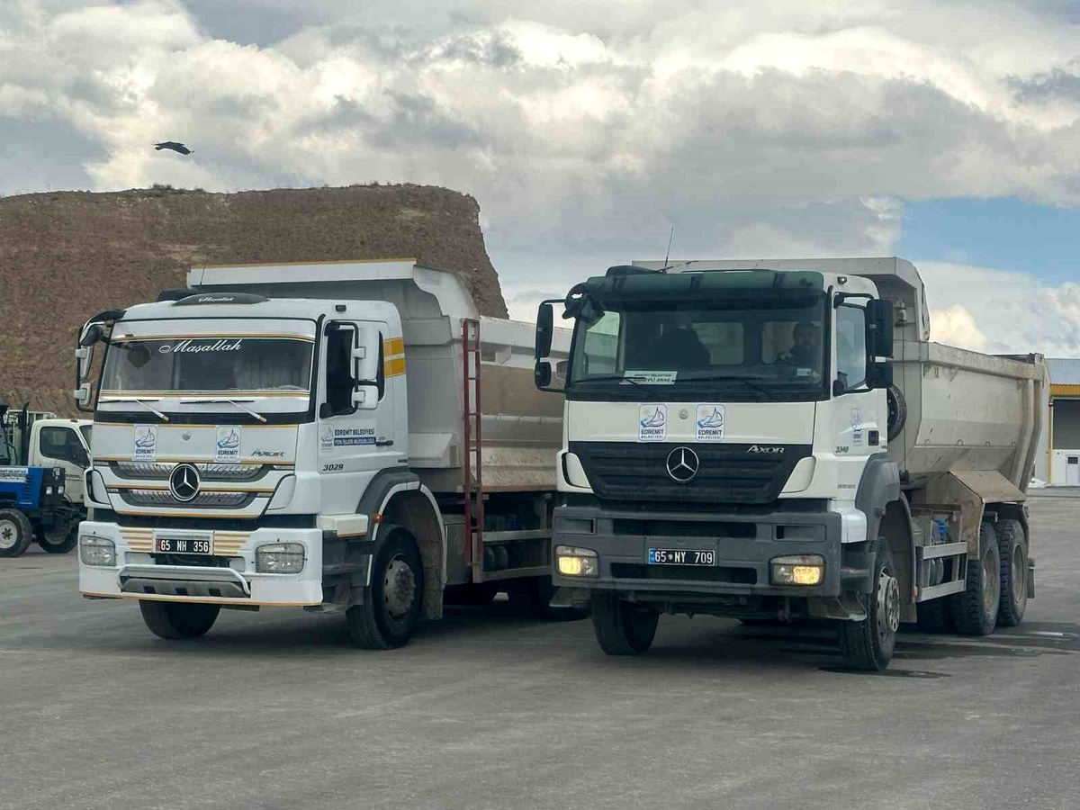 Edremit Belediyesinden deprem bölgesine araç desteği