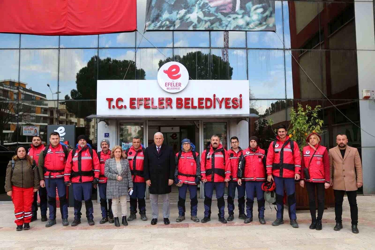 Efeler\'de yardım seferberliği başladı, EFAK ekipleri yola çıktı