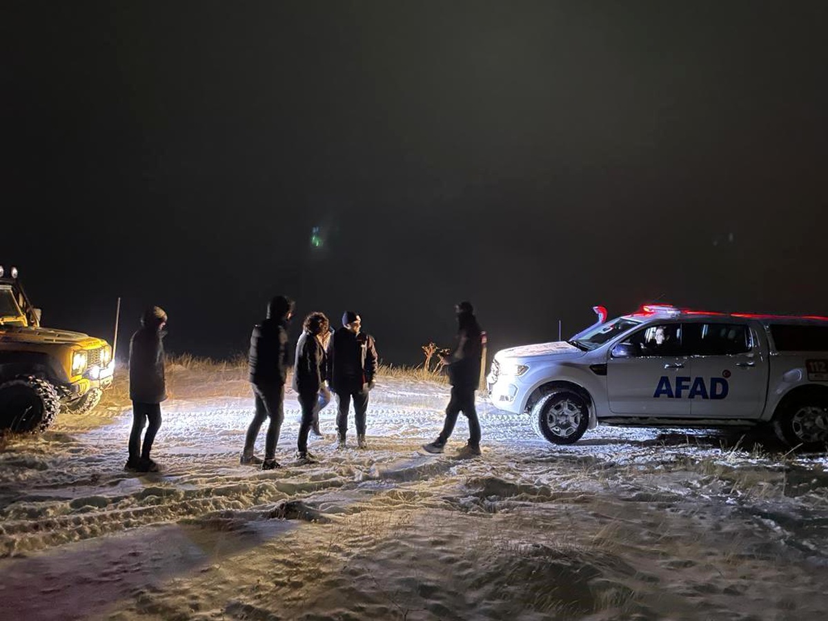 Erzincan\'da karda mahsur kalan 3 kişi kurtarıldı