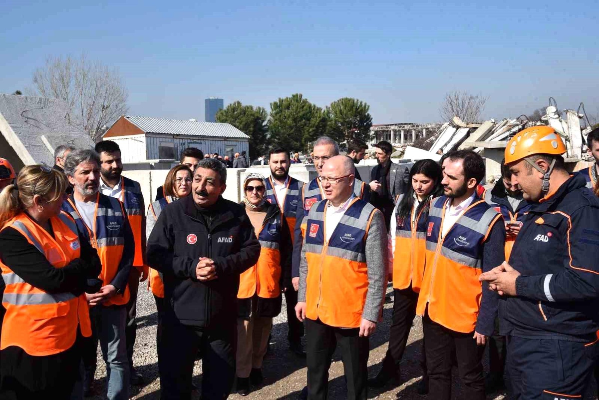 Gürkan: "Tüm Türkiye her zaman olduğu gibi tek yürek tüm yaraları saracaktır"