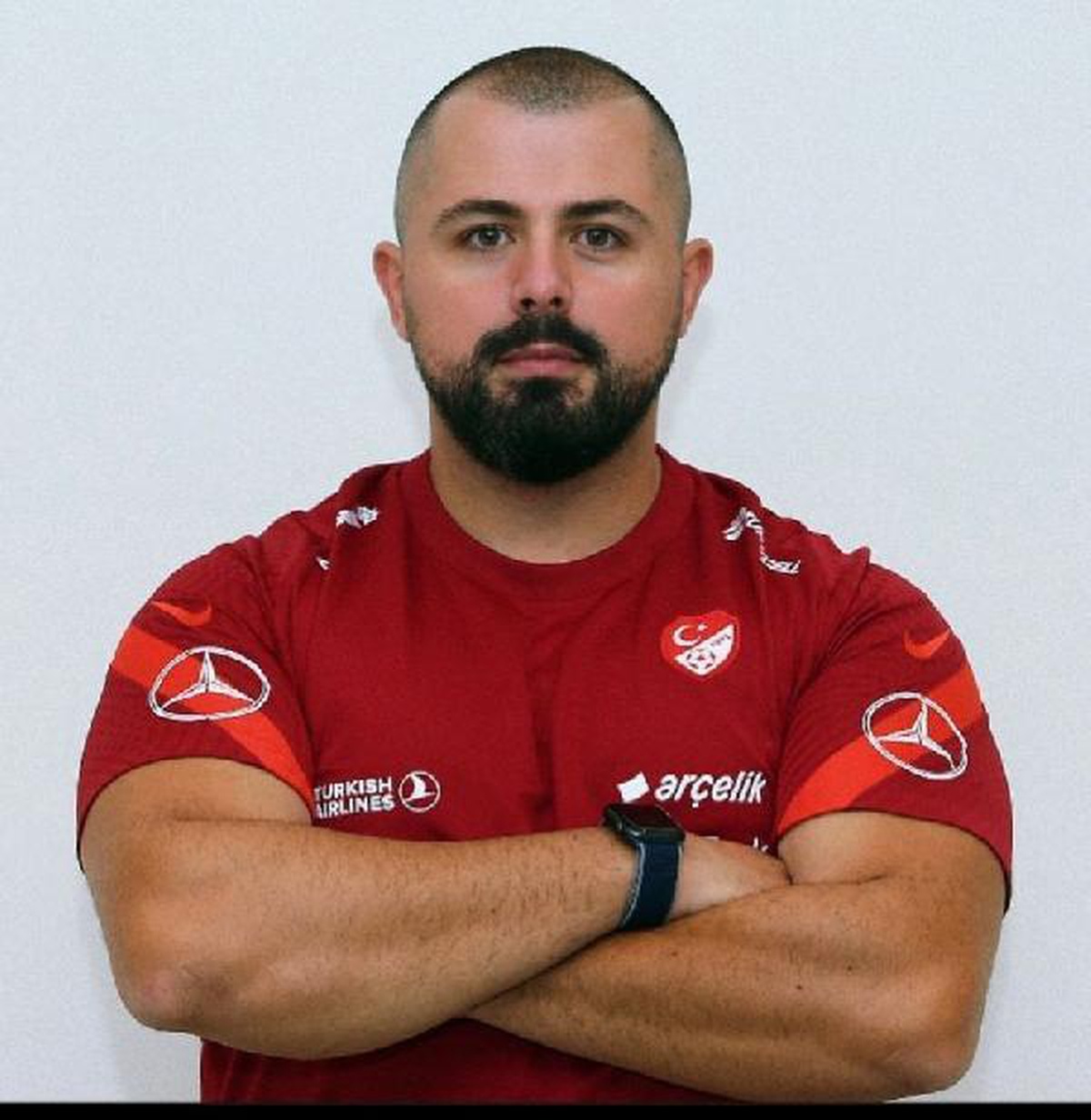 Hatayspor Antrenörü Murat Bel ve ailesi enkazdan çıkarıldı, durumları iyi