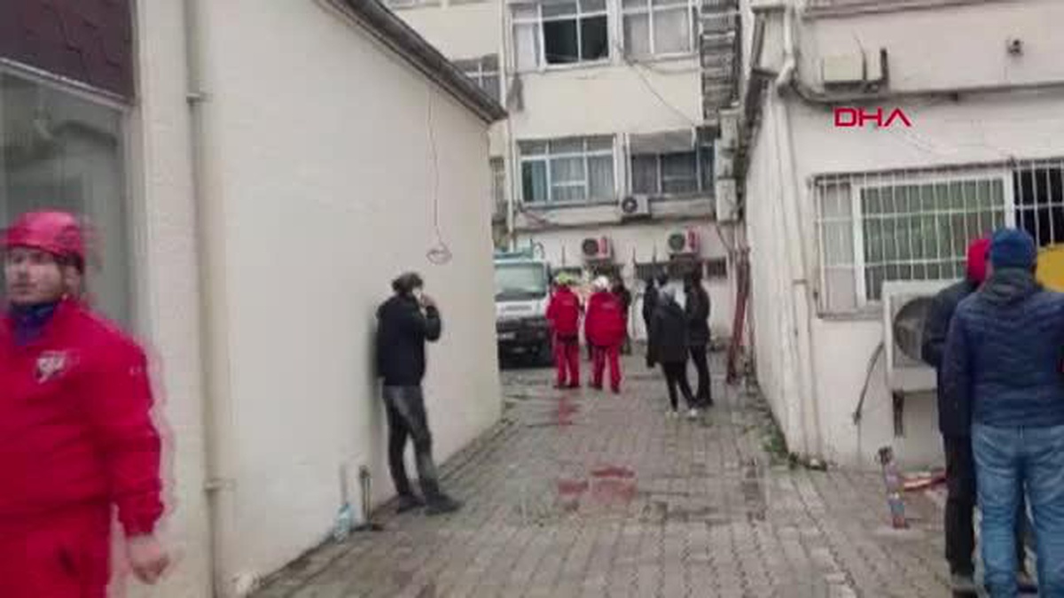 İskenderun Devlet Hastanesi\'nde arama kurtarma çalışmaları sürüyor