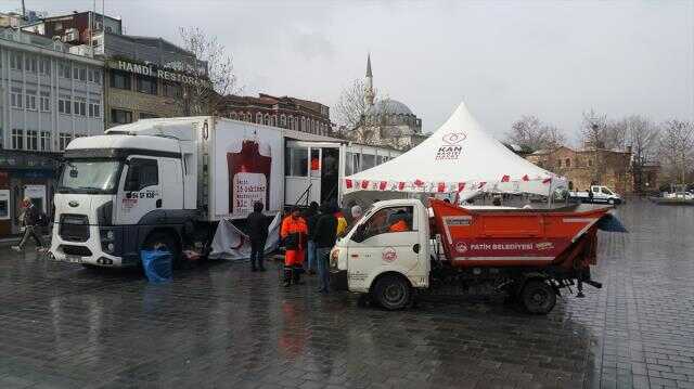 İstanbul'da deprem bölgesi için kan bağışı seferberliği İstanbul'da deprem bölgesi için kan bağışı seferberliği