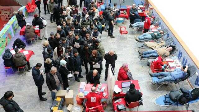 İstanbul'da deprem bölgesi için kan bağışı seferberliği İstanbul'da deprem bölgesi için kan bağışı seferberliği