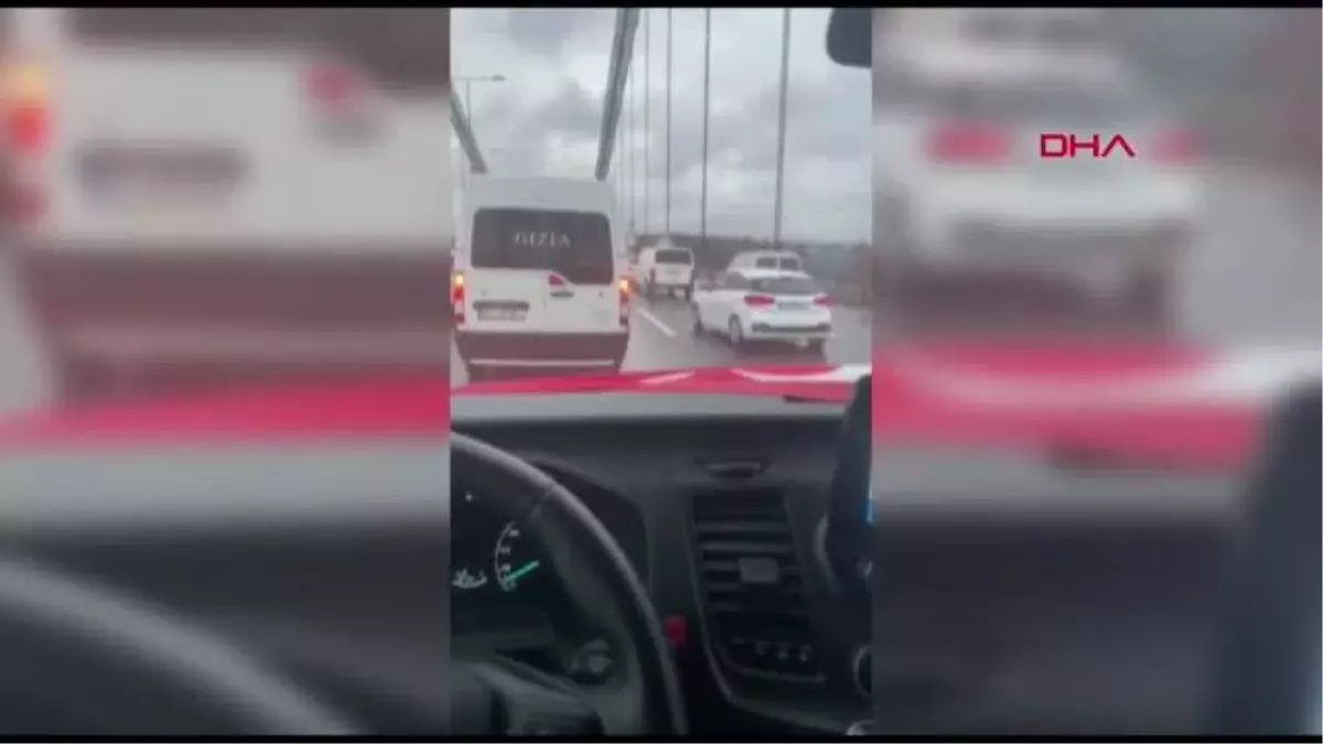 İSTANBUL-FSM\'DE ŞİDDETLİ RÜZGAR NEDENİYLE RÖMORK YAN YATTI