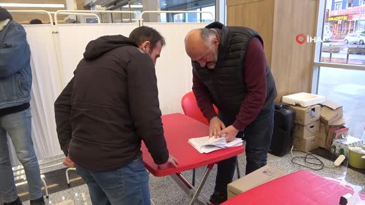 İstanbullular depremzedeler için kan vermeye koştu