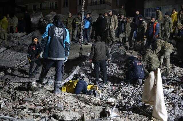 Kahramanmaraş'ın ardından Naci Görür canlı yayında İstanbul'u işaret etti: 400 binden fazla insanın can güvenliği yok