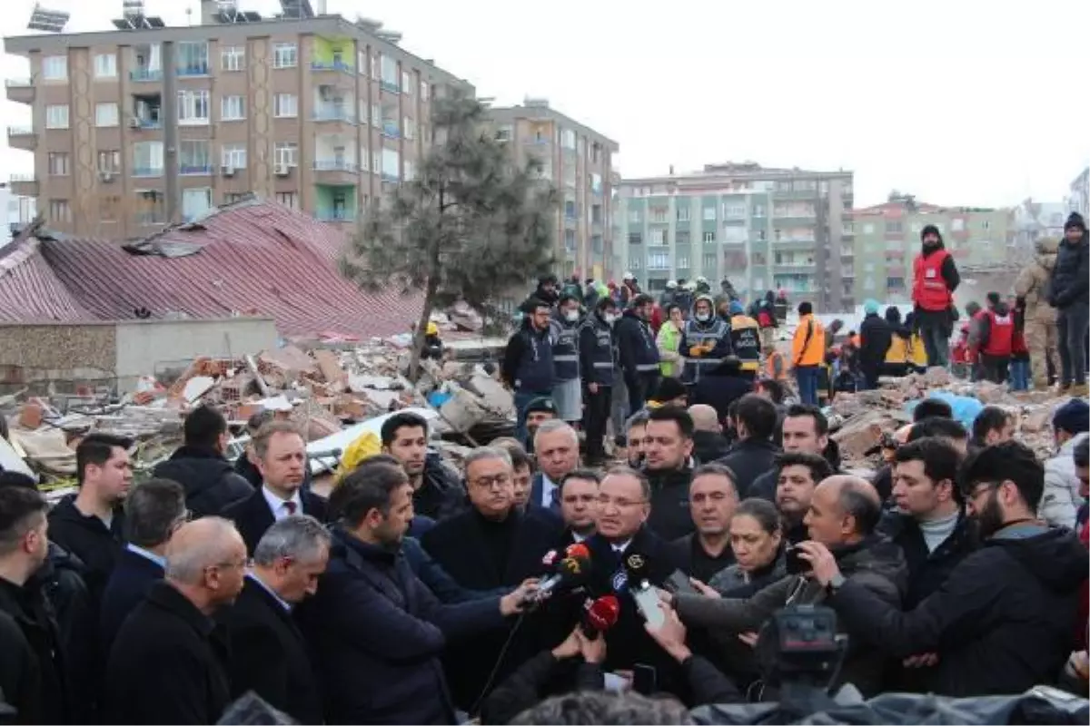 Kahramanmaraş\'ta 7.7 ve 7.6 büyüklüğünde 2 deprem; 5 bölge sallandı, çok sayıda ilde yıkım var (17)