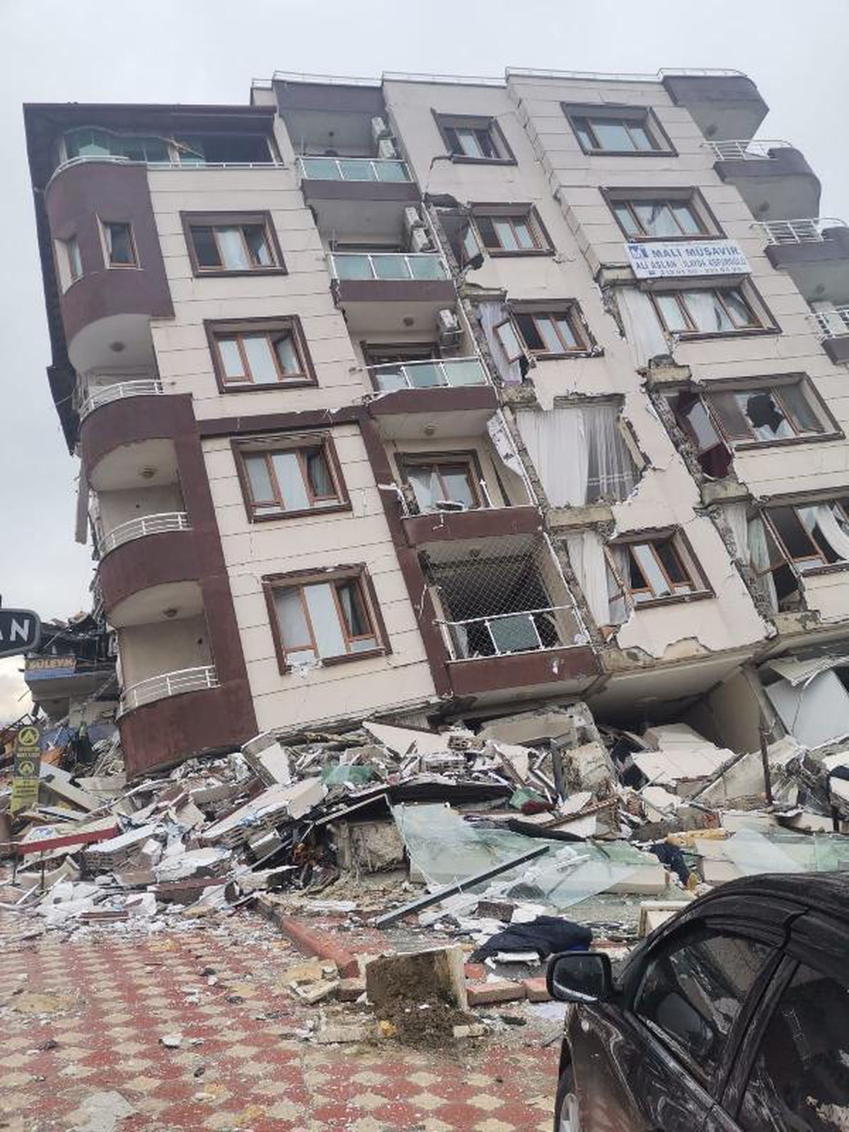 Kahramanmaraş'ta 7.7 ve 7.6 büyüklüğünde 2 deprem; 5 bölge sallandı, çok sayıda ilde yıkım var (19)