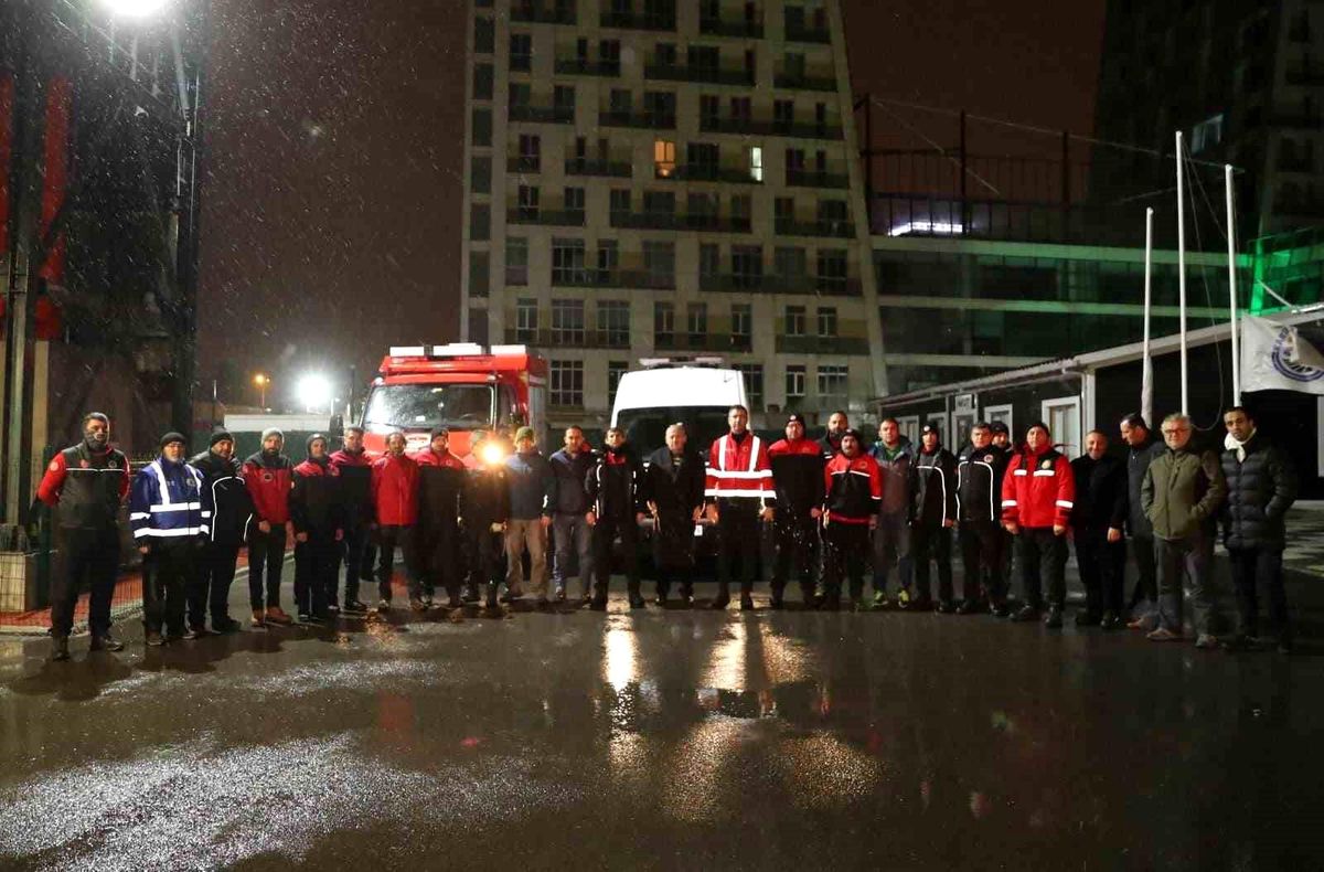 Kartal Belediyesi Arama Kurtarma Ekipleri, Deprem Çalışmalarına Katılmak Üzere Bölgeye Doğru Yola Çıktı