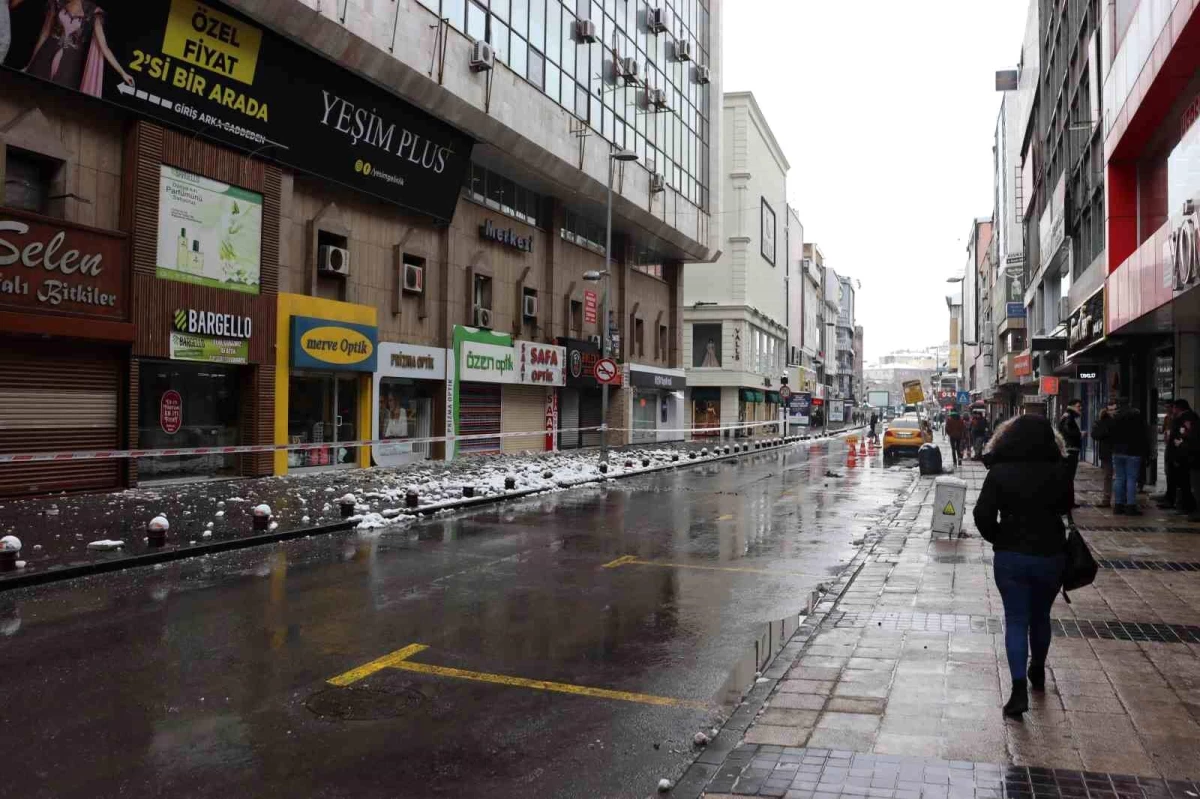 Kayseri\'de depremin izleri gün ağarınca ortaya çıktı
