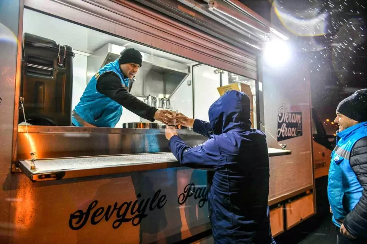 Kışla mücadele çalışmalarında Esenyurt\'ta 740 personel görevlendirildi