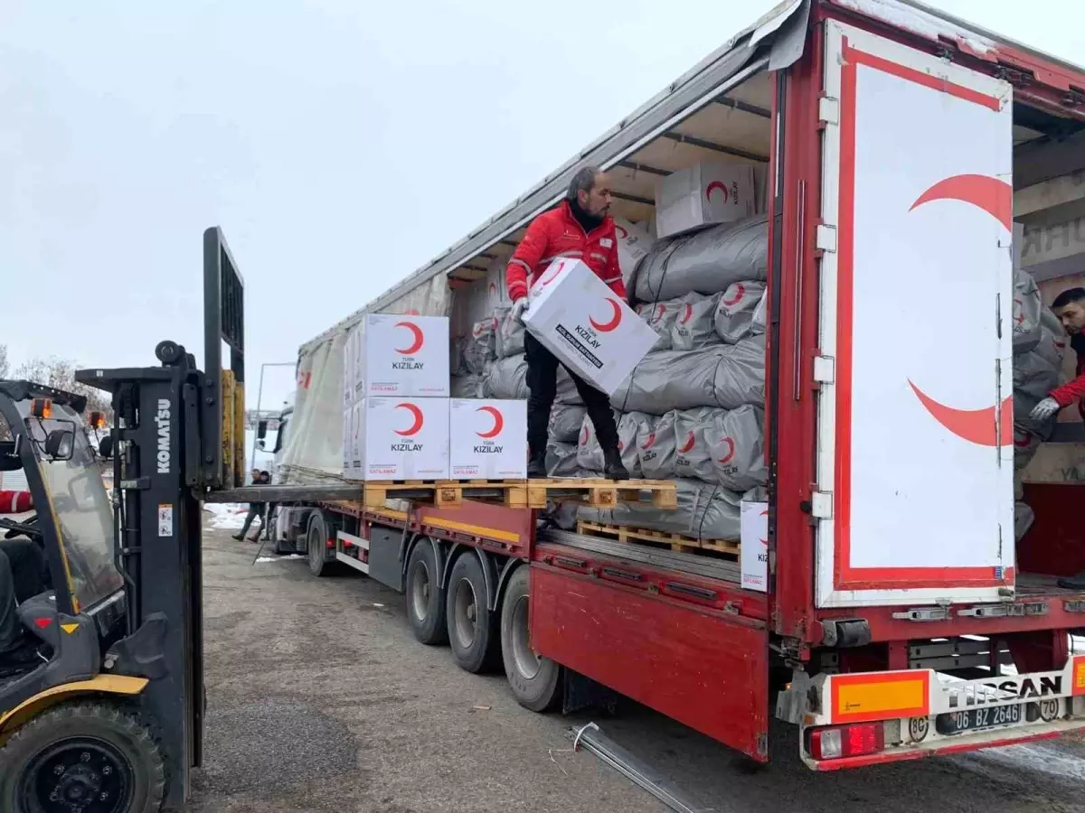 Kızılay, depremzedelere destek için ekiplerini seferber etti